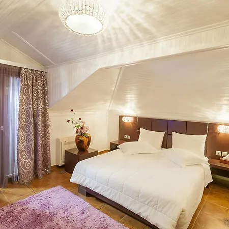 Castello Νέος Παντελεήμονας