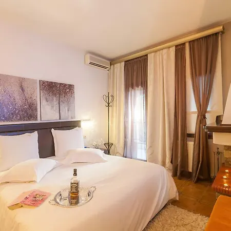 宾馆 卡斯泰罗小屋酒店 3*