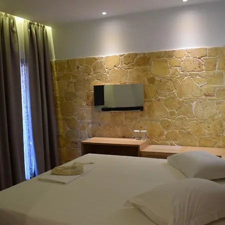 Castello Νέος Παντελεήμονας