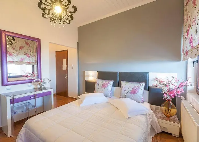 Castello 3* Neos Panteleimonas